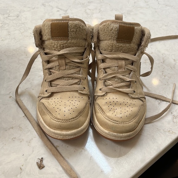 2021 Air Jordan 1 Mid Utility PS 'Fleece' - Picture 2 of 5